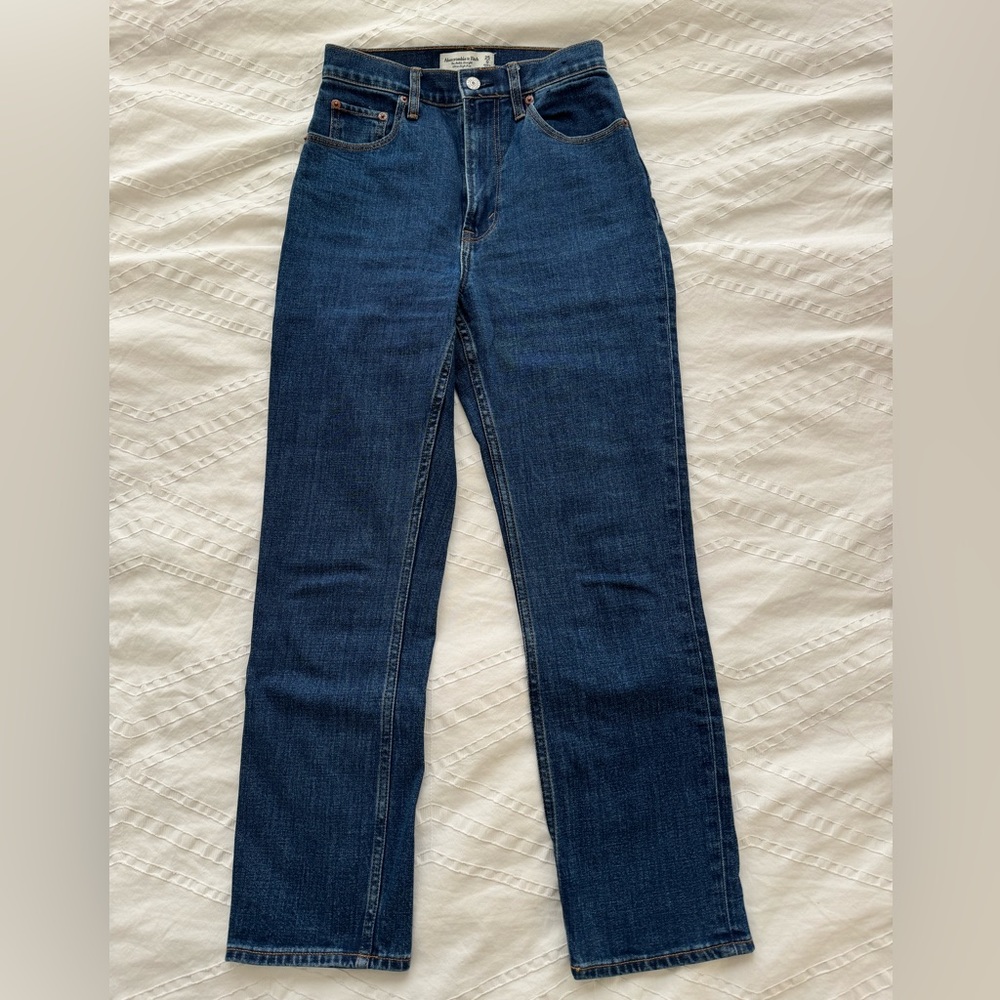 A&F Ankle Straight Ultra High Rise - Medium Dark Wash - Curve Love 25